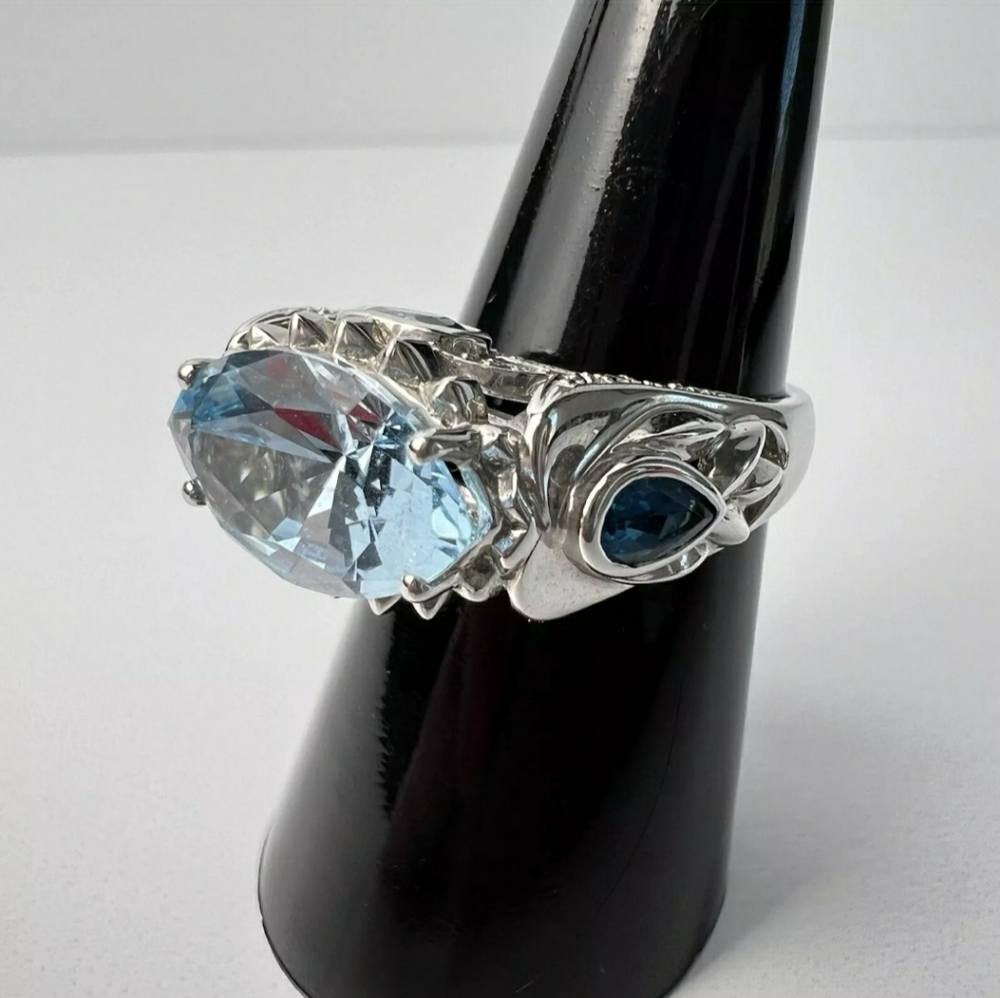 Rare and Vintage Estate Victoria Wieck Genuine Sky Blue Topaz Ring - Picture 13 of 16